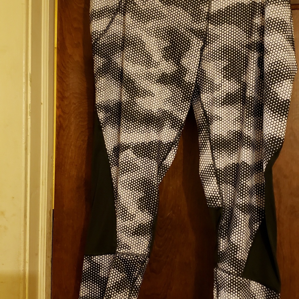 Performance fitted Capris